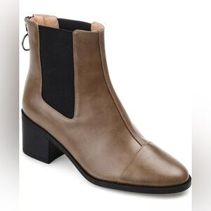 NWT Journee Collection Womens Nigella Brown Faux Leather Chelsea Booties Size 12